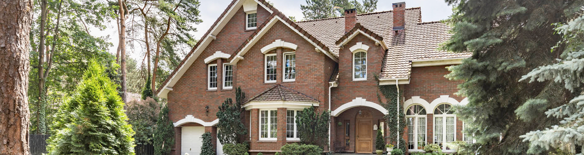 Img of rural town house for the alarm signalling page